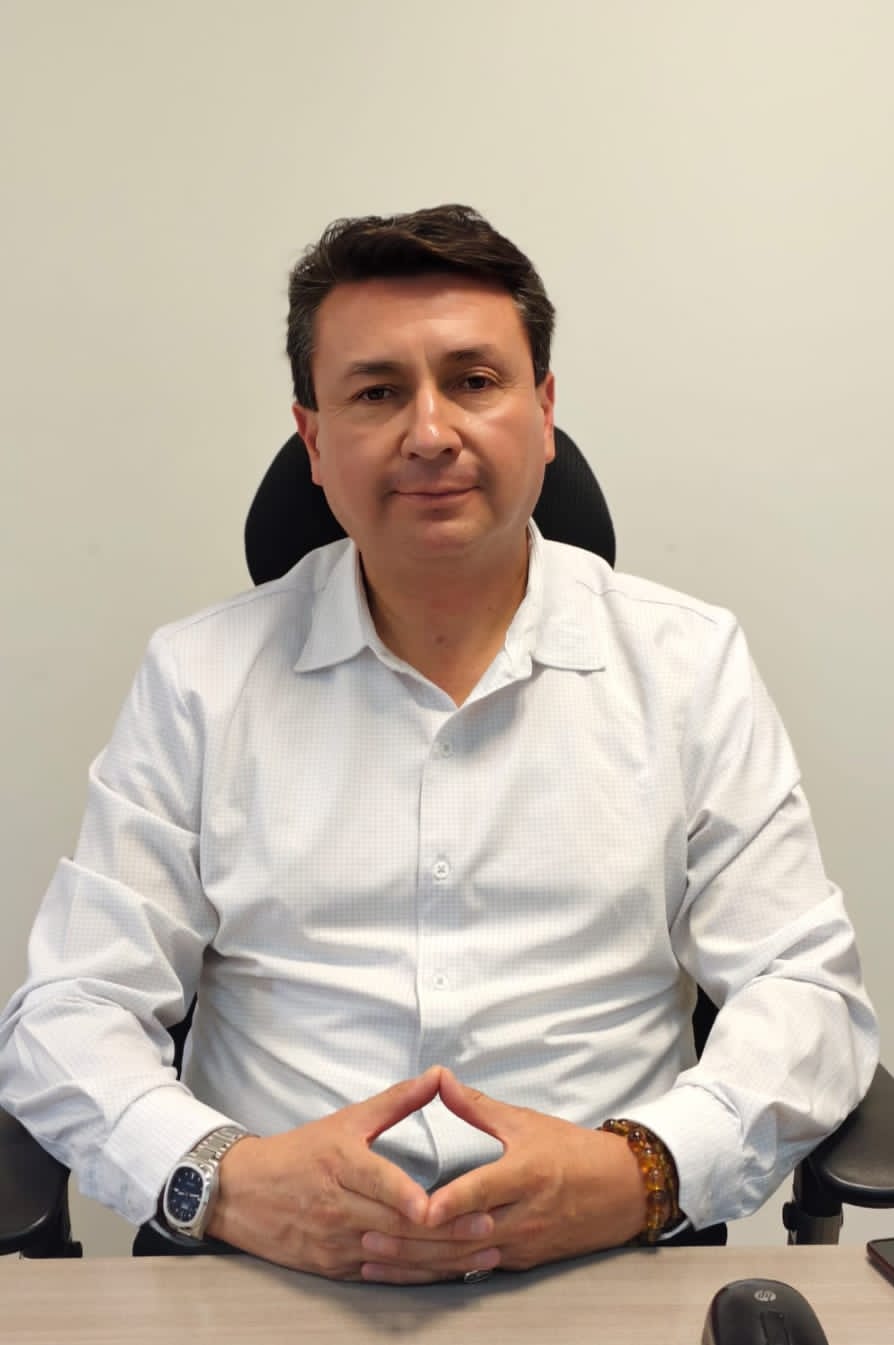 Alejandro Hernández Doctorante, posee Maestría en Derecho penal y Licenciatura en derecho. Articulista, conferencista y docente en nivel superior