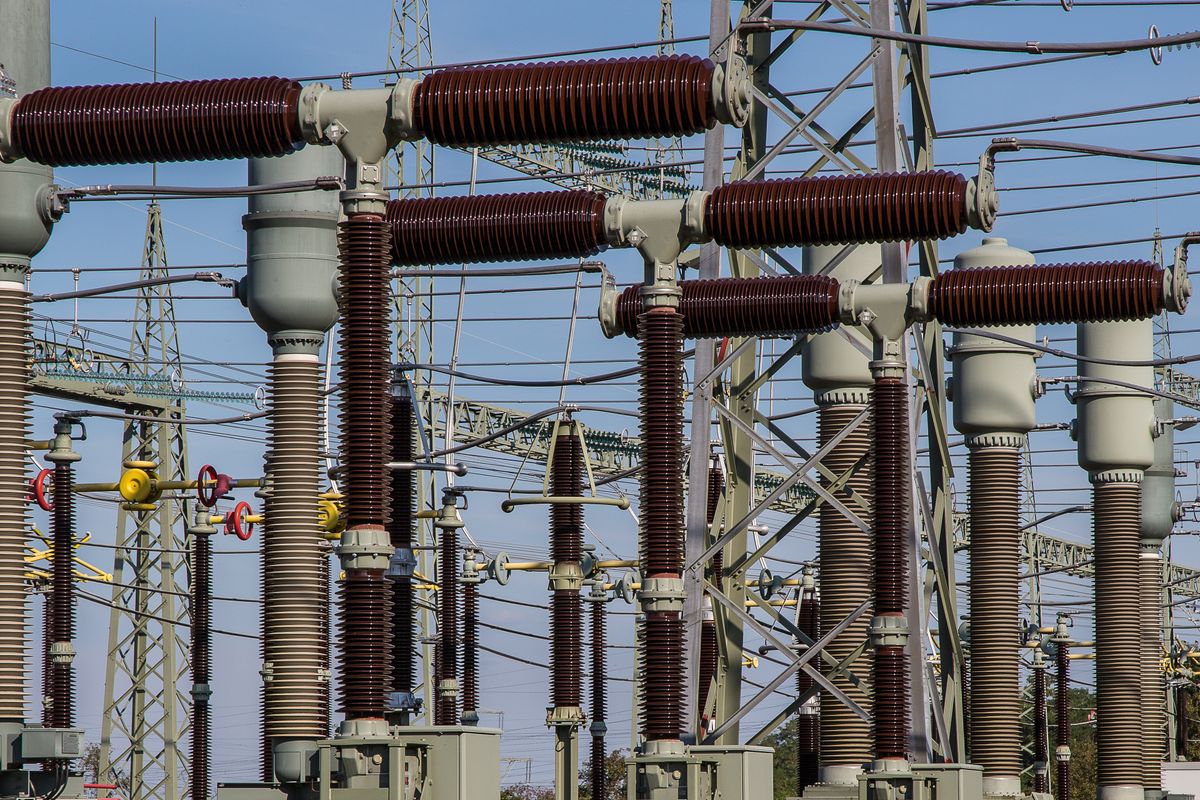 Subestación eléctrica de alta tensión; Oxy Services identifica la red como el cuello de botella de la transición energética